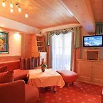 Sunnberg Oda ve Kahvaltı 4*